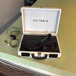 Victrola Suitcase Record Player – Great Condition