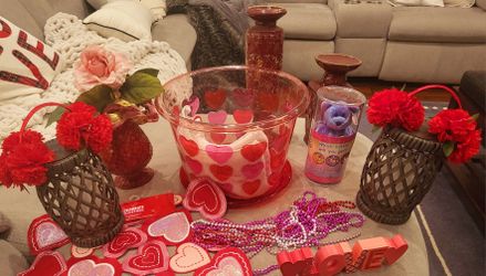 23 Pieces Bundle Of Valentine's Day Decorations