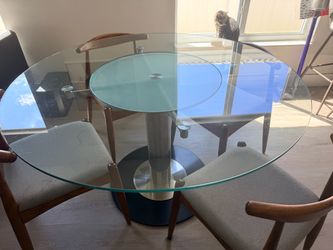 52’ Round Glass Table with Lazy Susan