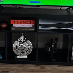 📺 Black TV Table 