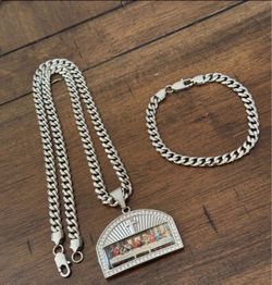Cuban chain set with last supper pendant