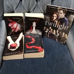 $30 All Four Twilight Series Midsize Books Plus Movie Poster Book