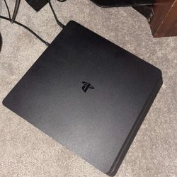 PlayStation 4 Slim With Games