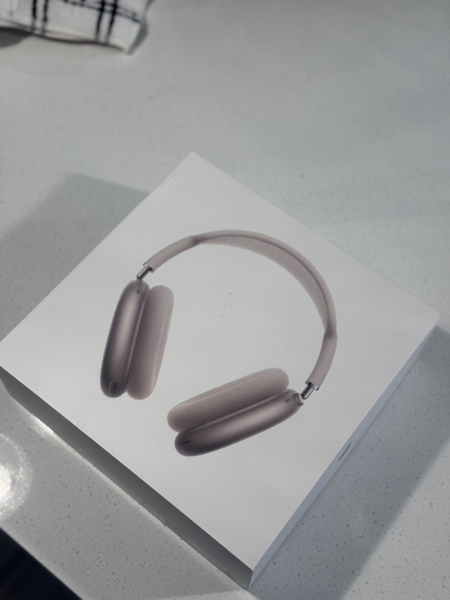 AirPods Max Starlight (Brand New)