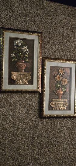 2 Picture Frames