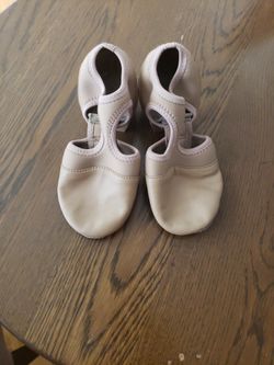Capezio JAZZ SHOES Size 6-7.5 Dark TAN