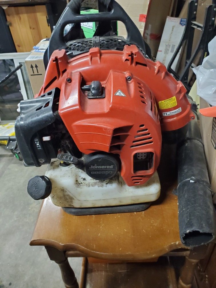 Gas Powered Backpack Leaf Blower