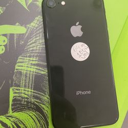 Factory Unlocked Apple iPhone 8 64gb, sold with warranty 