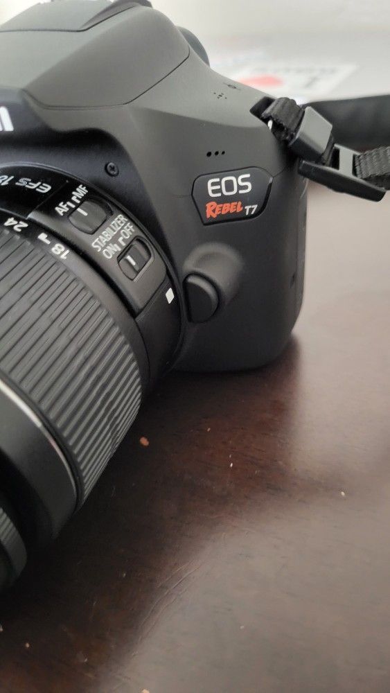 Canon EOS Rebel T7