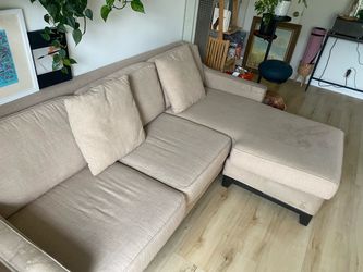 FREEE Couch  at 757 Temple Ave, Pickup Outside