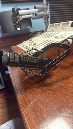 Electro-Voice RE320 Broadcast / Podcast Microphone