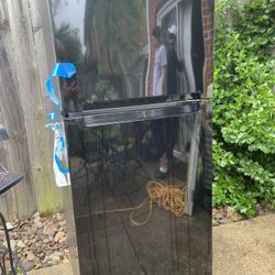 New Whirlpool Refrigerator/Freezer 