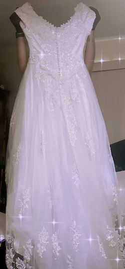 Brand New Wedding Dress & Veil (I Only Took It Outa The Box To Take Pictures