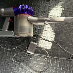 Dyson V7 Car + Boat Handheld Vacuum – Cordless – Includes Accessories