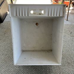Utility sink model 19