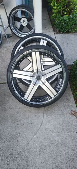 Savini Staggered Wheels and Tires