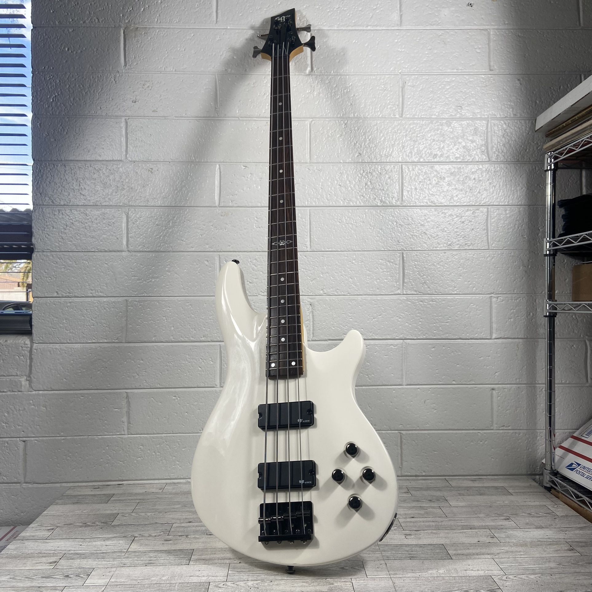 Schecter SGR 4 String White bass Guitar