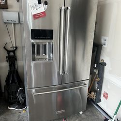 Refrigerator 