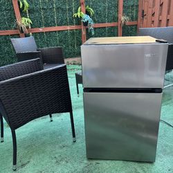 Mini fridge