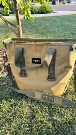 YETI Hopper 40 Soft Cooler – Tan/Olive