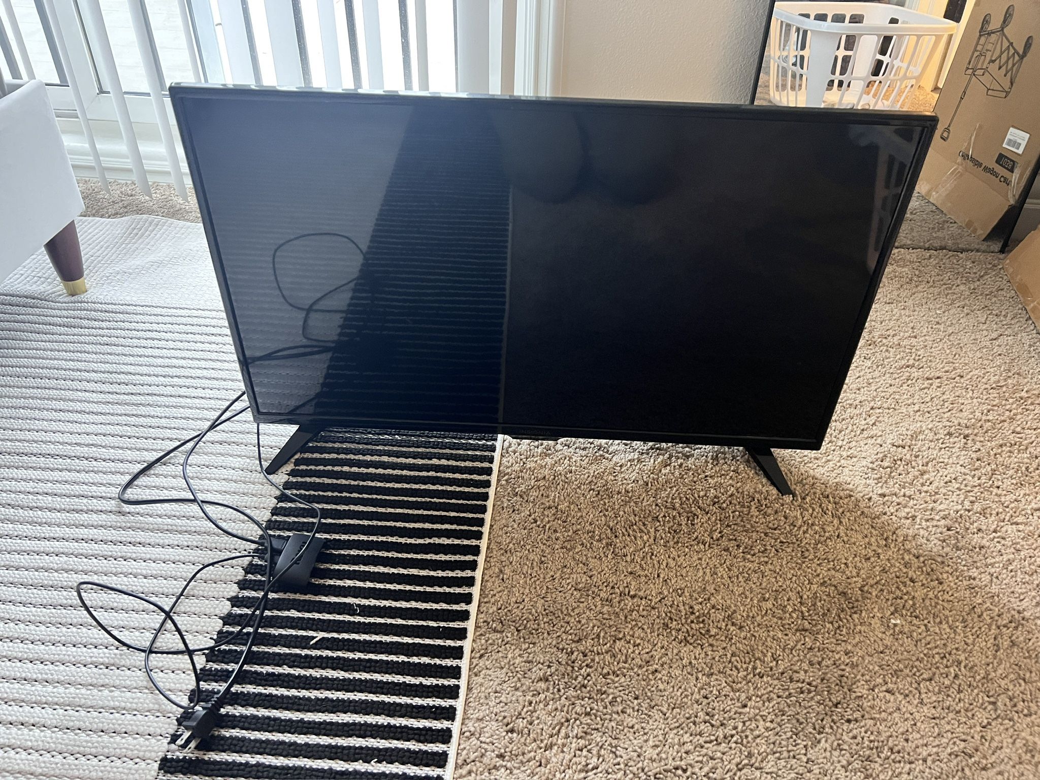 32” TV With Roku Included