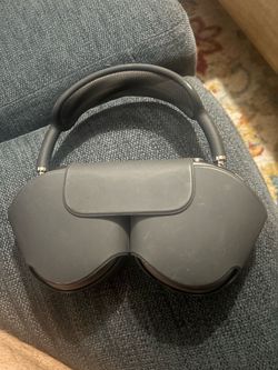 Apple AirPod maxes