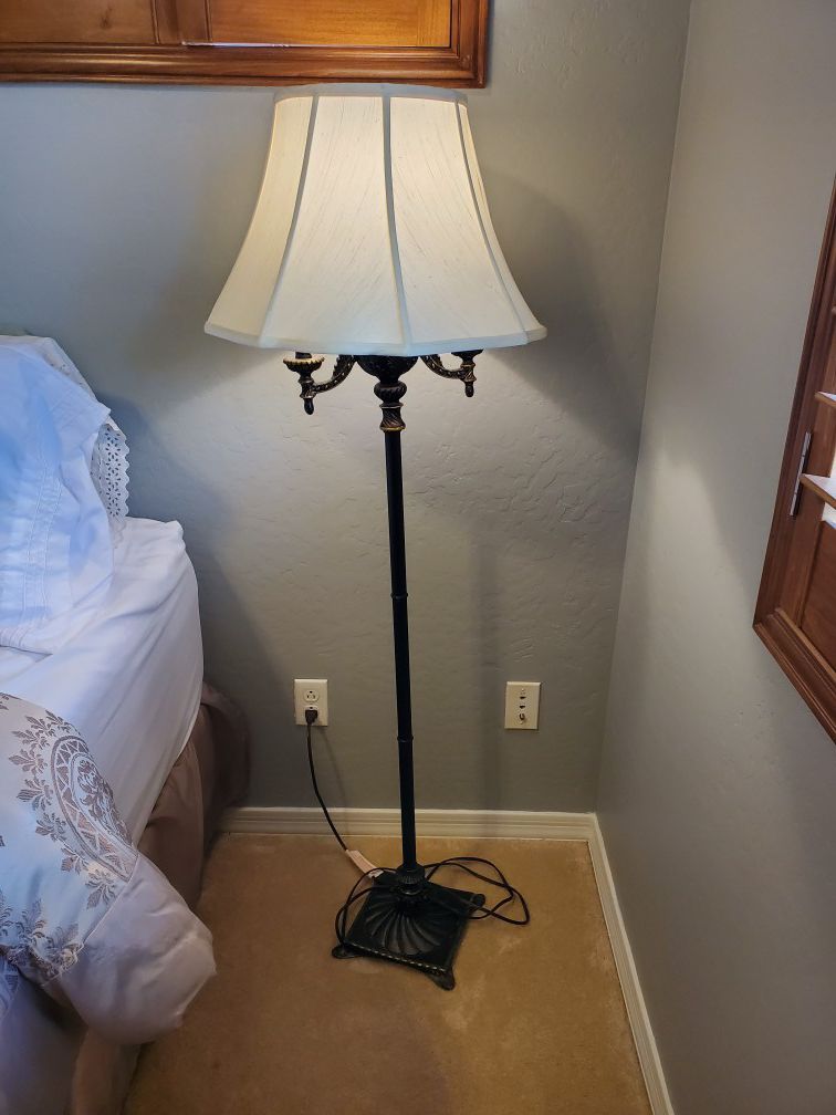 Floor lamp, shade is torn on the inside