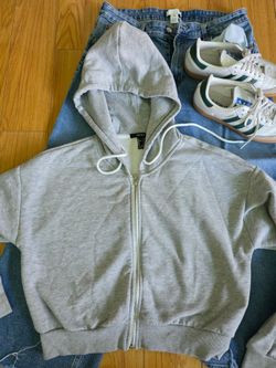 Forever 21 cropped hoodue size large  $3