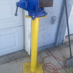 Bench Vise Model 203 1/2 