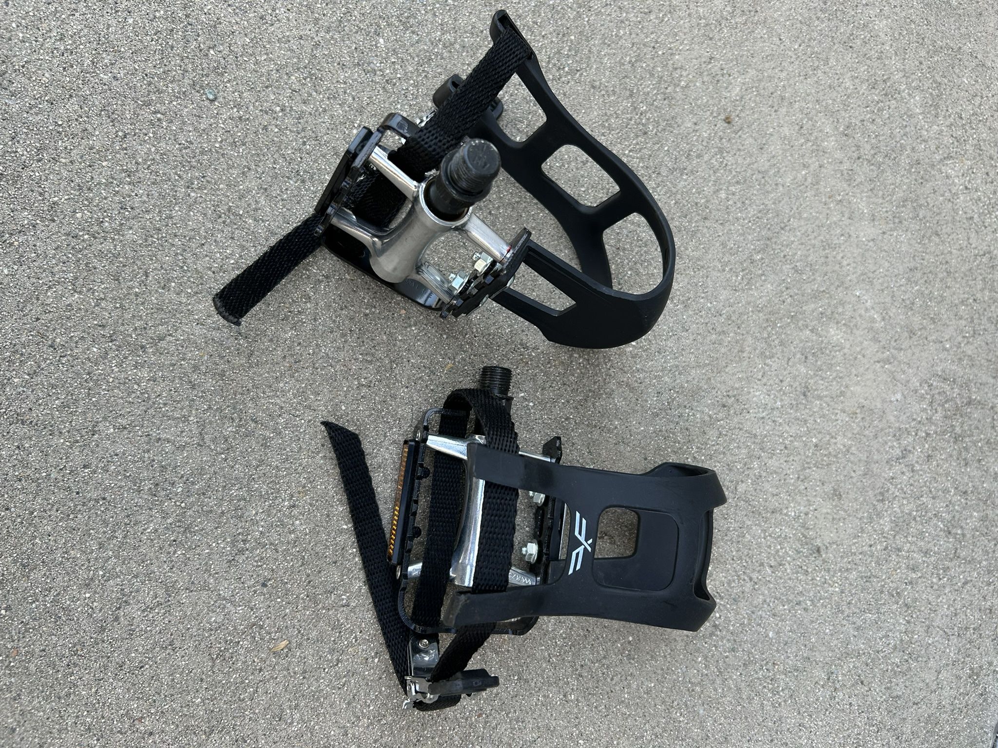 Bike Pedals w Cages