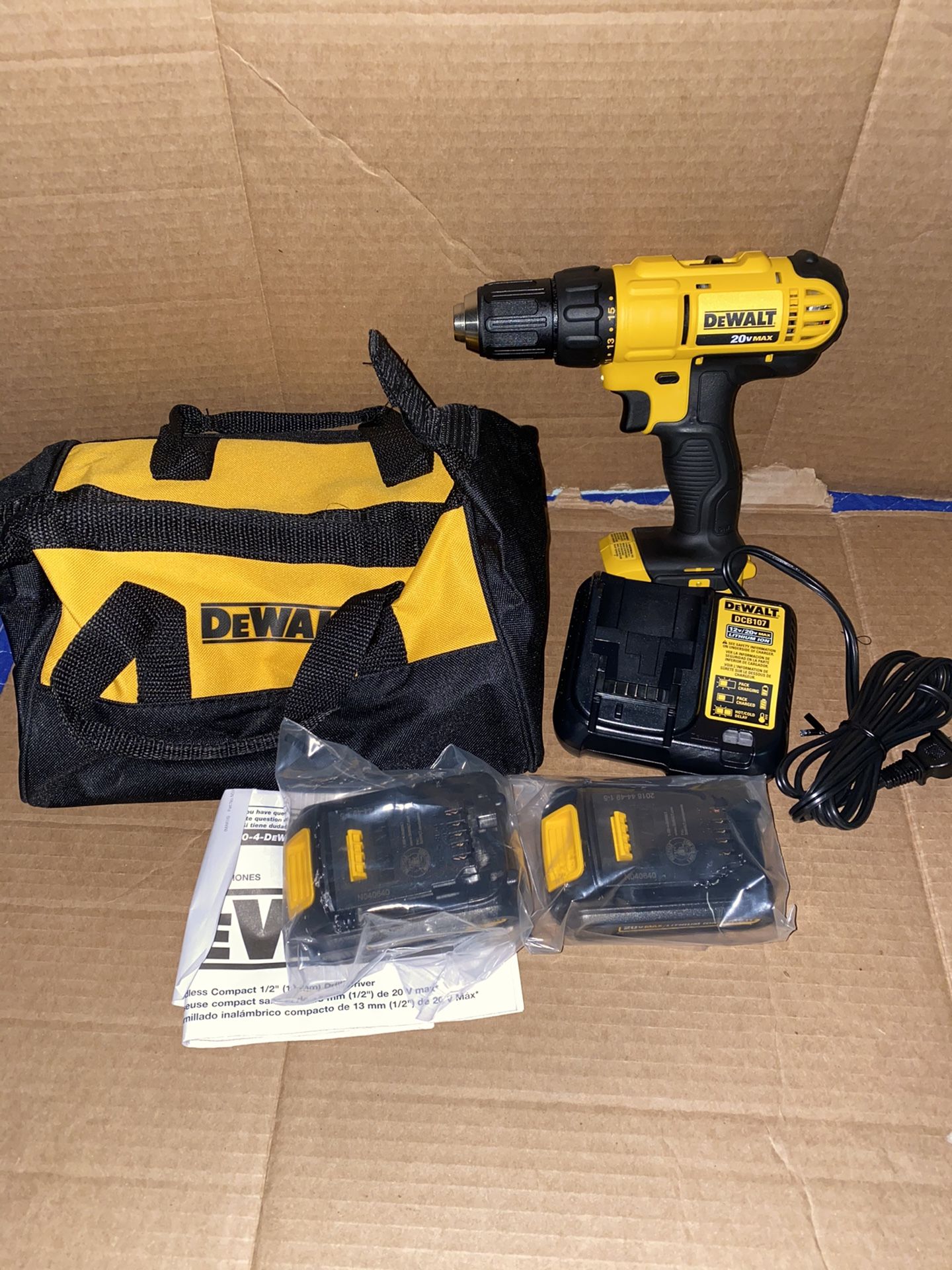 DEWALT 20-Volt MAX Lithium-Ion Cordless 1/2 in. Drill/Driver Kit with (2) 20-Volt Batteries 1.3Ah. New