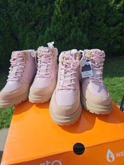 Girls boots
