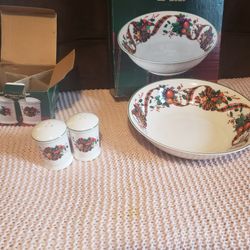 Christmas Bowl With Matching Salt And Pepper Shaker