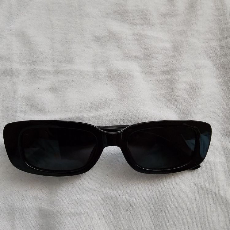 Sold at Auction: CHANEL WHITE SUNGLASSES