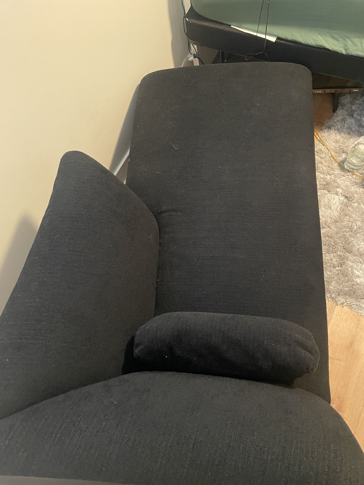 Black Chez Lounge With Pillow