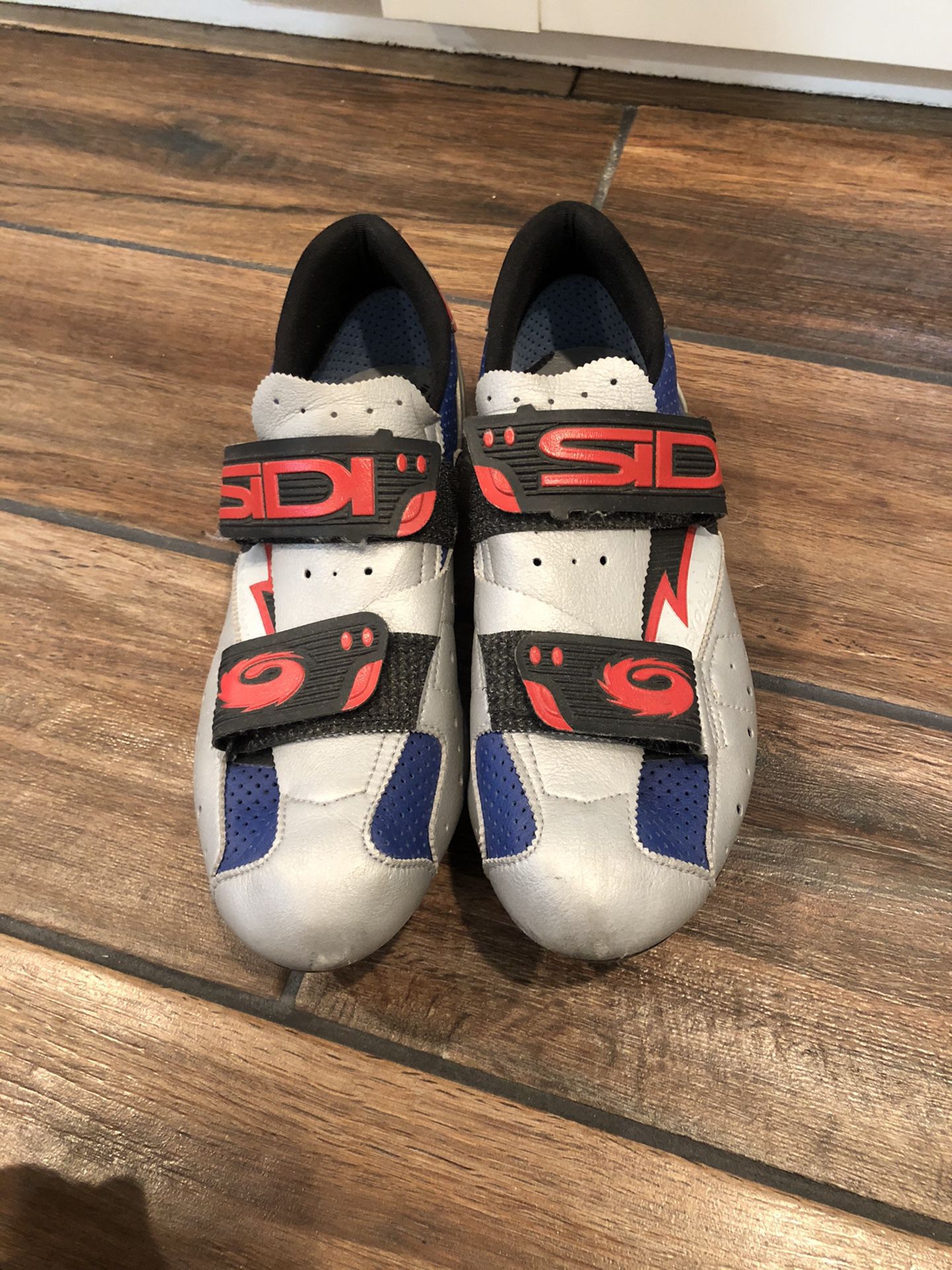 Spin shoes - size 7