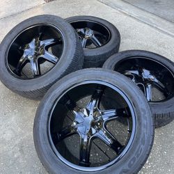 Helo 22in Wheels & Nitto Tires