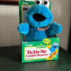 NEW From 1996 Tyco Sesame Street Tickle Me Cookie Monster Shakes Laughs Giggles