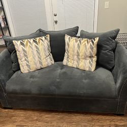 Rooms To Go Loveseat