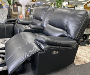 Black Power Reclining Sofa And Love With USB $1,499/Sofá reclinable Black Power y Love con USB $1,499