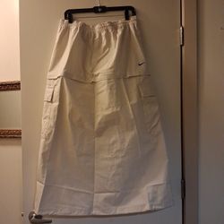 Women's Nike Loose Fit Sportswear Essential Mid Rise Woven Cargo Midi Skirt Size Large Brand New Cream 