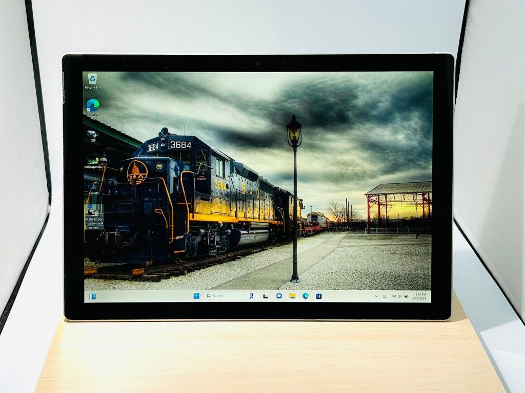 Microsoft Surface Pro Core i5-7300u 2.71GHz 4GB 120GB SSD Fully Functional