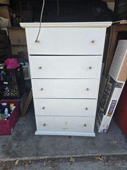 Signature Design by Ashley® Bostwick Shoals 5-Drawer 16x 33x54"