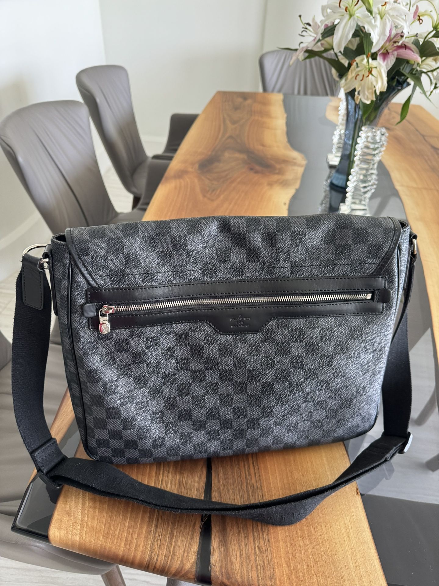 Louis Vuitton Messenger Bag