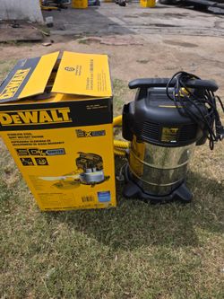 Dewalt Aspiradora de Acero Inoxidable Húmedo/seco de 8 Galones y 4.0 HP