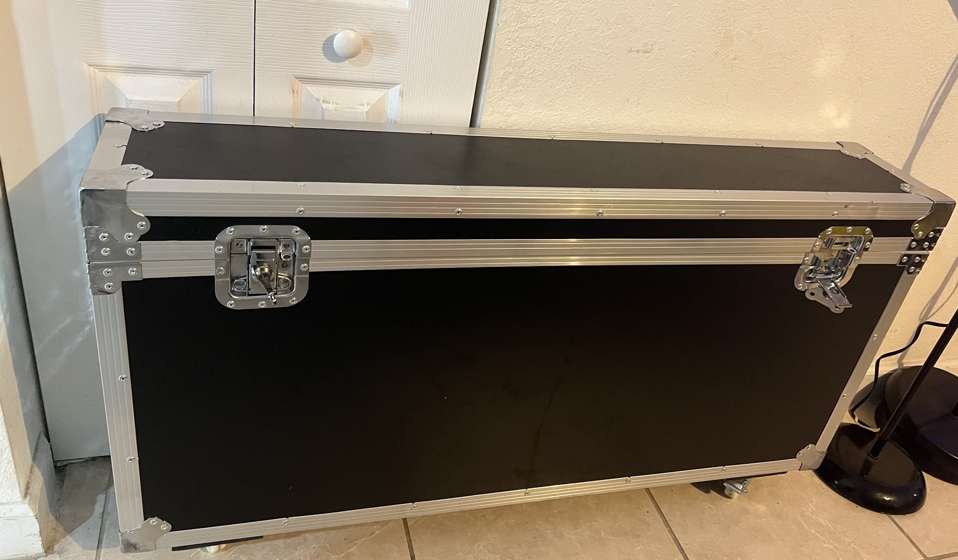 Trunk Case - Case with Wheels used like new
