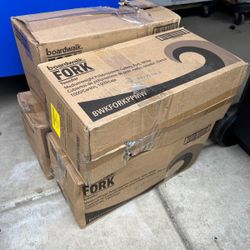 4 cajas de tenedores at $30 por caja trae 1000 piezas/ 2 cajas de cuchillos 960 piezas $30 cada caja gracias 