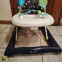 BABY TREND FOLDABLE WALKER