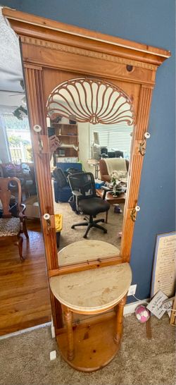 Entry cabinet
