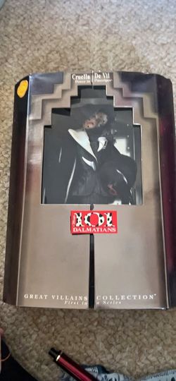 Cruella De Vil 101 Dalmatians Collectible Figure